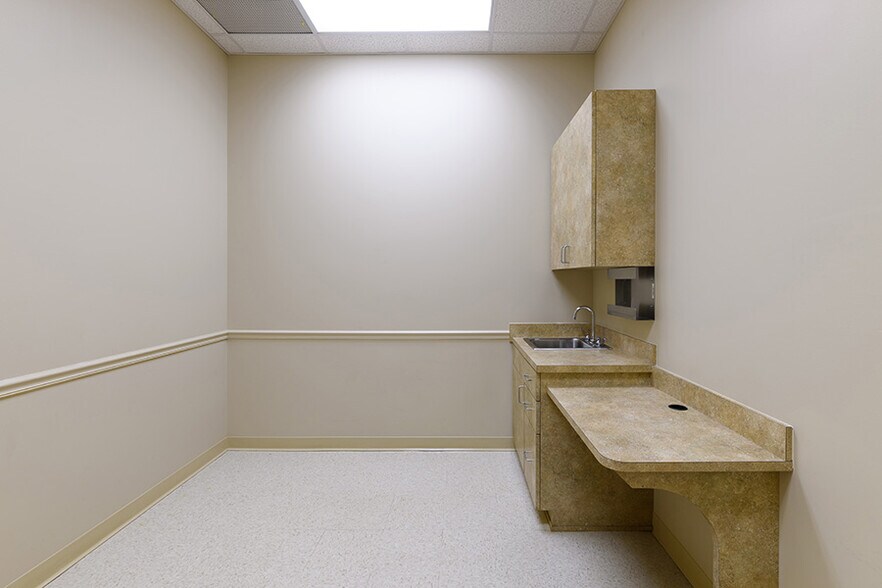 More Photos Of 463820 SR 200, Yulee Medical For Sale