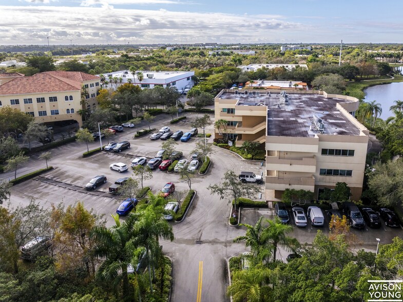 More Photos Of 1625 N Commerce Pky, Weston Medical For Lease