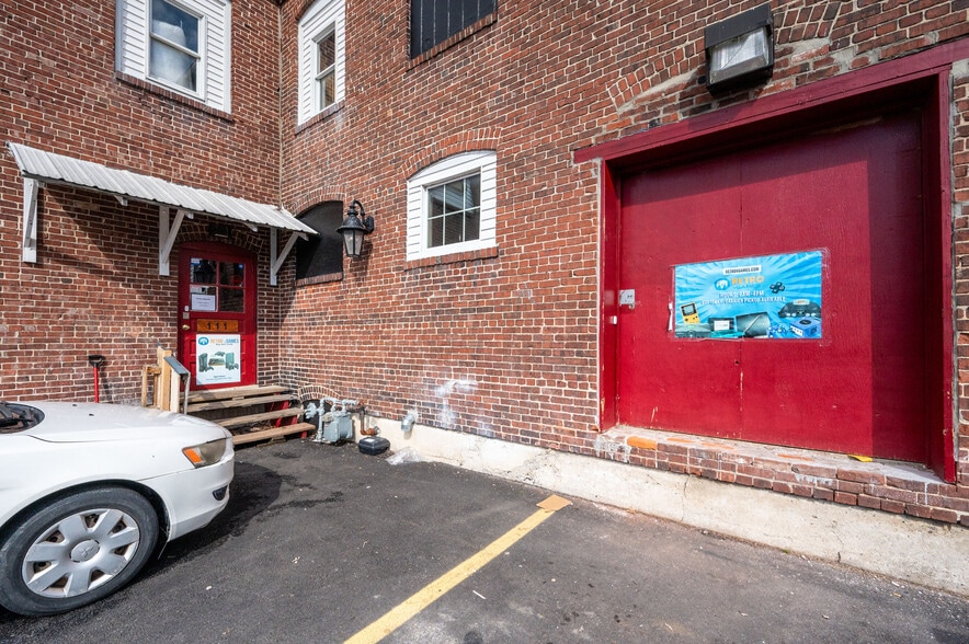 More Photos Of 102 S Richmond St, Fleetwood Warehouse For Sale