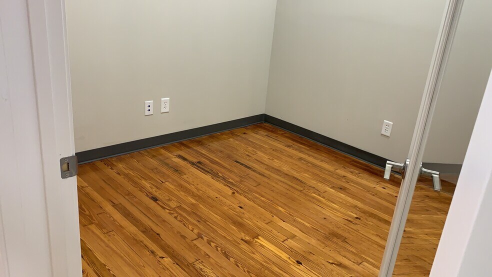 More Photos Of 132 SW Main St, Rocky Mount Storefront Retail Office For Lease