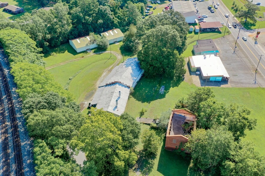 More Photos Of 208 Carolina Dr, Liberty Warehouse For Sale