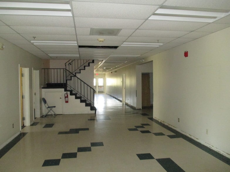 More Photos Of 23 McIntosh Ave, Dover Office For Lease