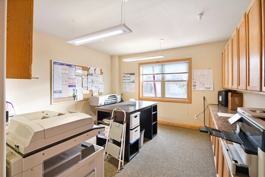 More Photos Of 299 Prairie Dr, Stanley Office For Sale