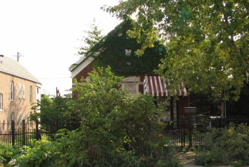 More Photos Of 2421 W 21st Plz, Chicago Land For Sale