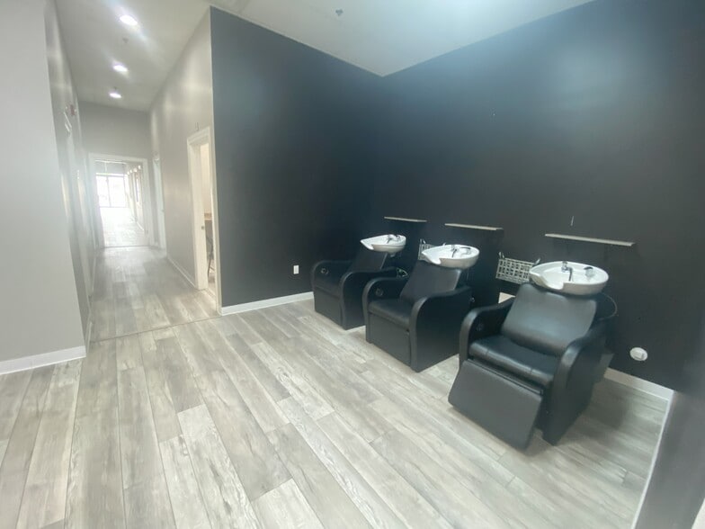 More Photos Of 2760 Aurora Ave, Naperville Storefront Retail Office For Lease