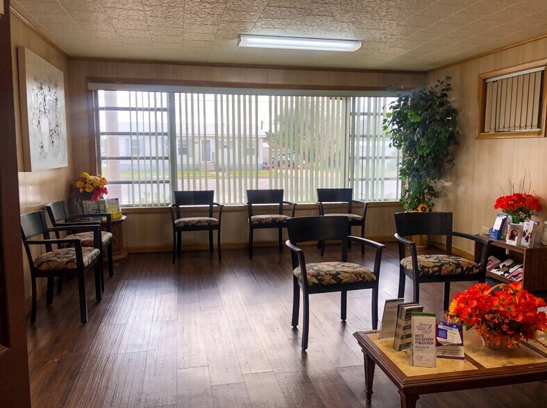 More Photos Of 302 W Main St, Bowling Green Healthcare For Sale