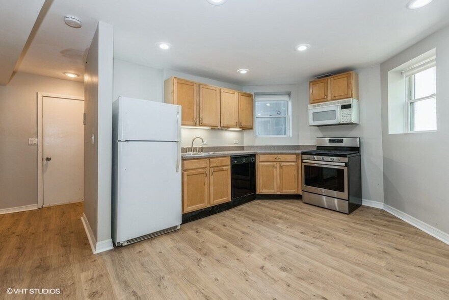 More Photos Of 1228 W Glenlake Ave, Chicago Apartments For Sale