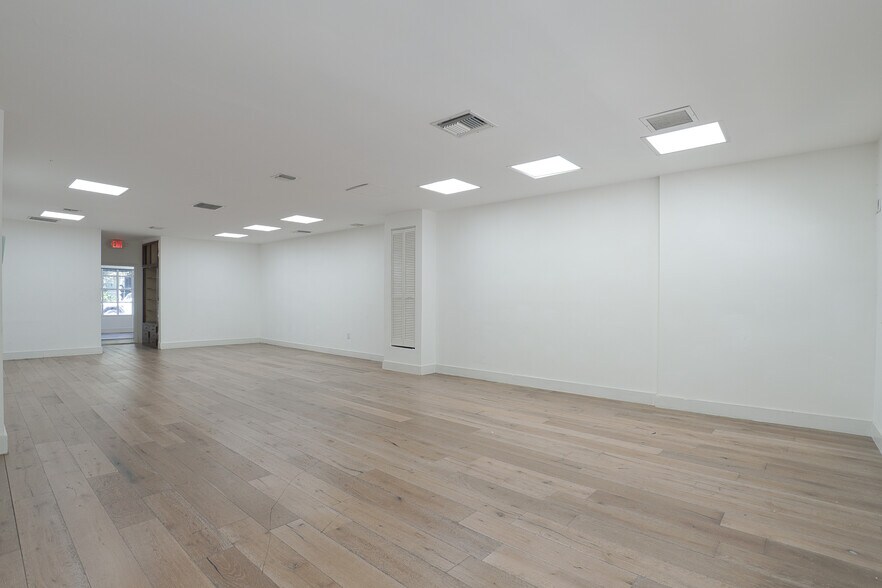 More Photos Of 7313 SW 59th Ct, South Miami Storefront Retail Office For Lease