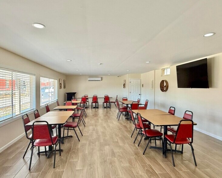 More Photos Of 320 19th St N, Columbus Flex For Lease