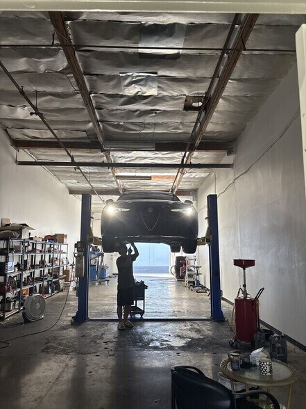 More Photos Of 2120 W Mission Rd, Escondido Warehouse For Lease