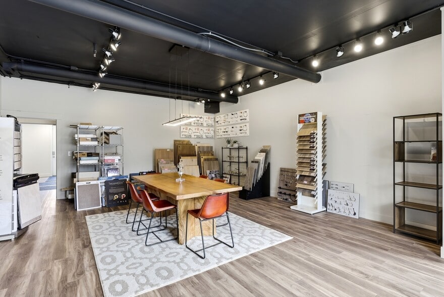 More Photos Of 695 E Main St, Midway Storefront Retail Office For Lease