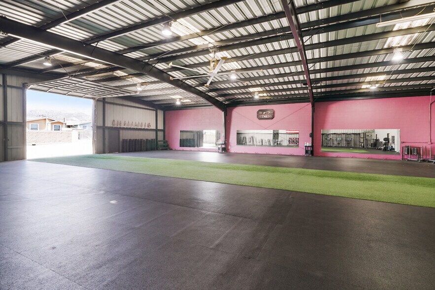 More Photos Of 1301 E Main St, Santa Paula Service For Sale