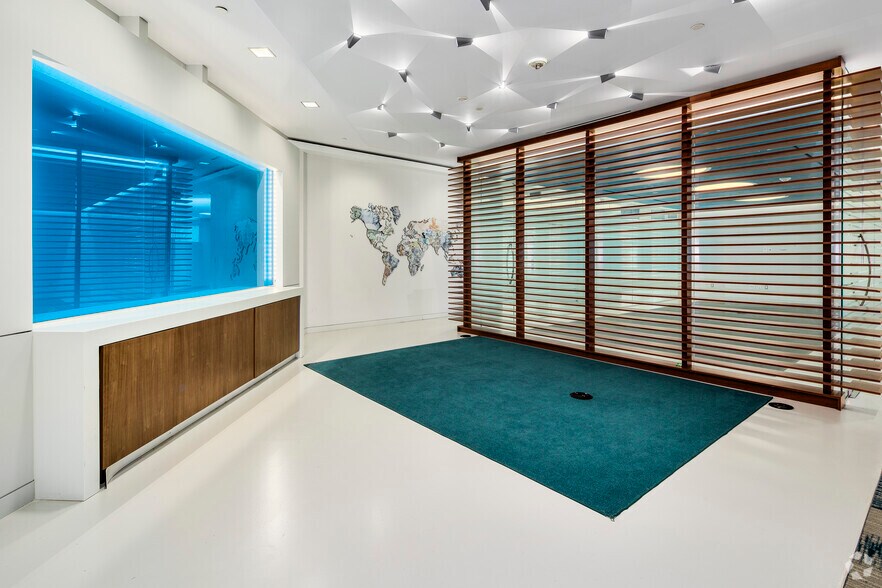 More Photos Of 2000 Duke St, Alexandria Office For Sale