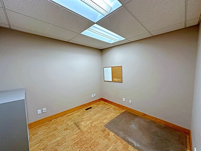 More Photos Of 380 Mackenzie Blvd, Fort McMurray Warehouse For Sale