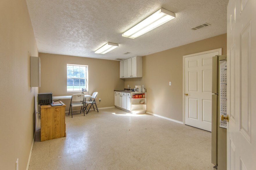 More Photos Of 13939 Old Texaco Rd, Conroe Industrial For Sale