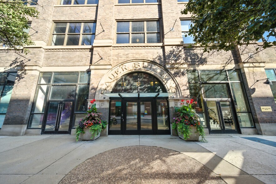 More Photos Of 230 W Huron St, Chicago Loft Creative Space For Lease