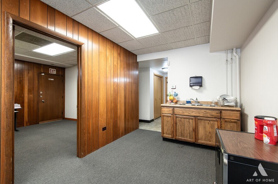 More Photos Of 7922 S Pulaski Rd, Chicago Office For Sale