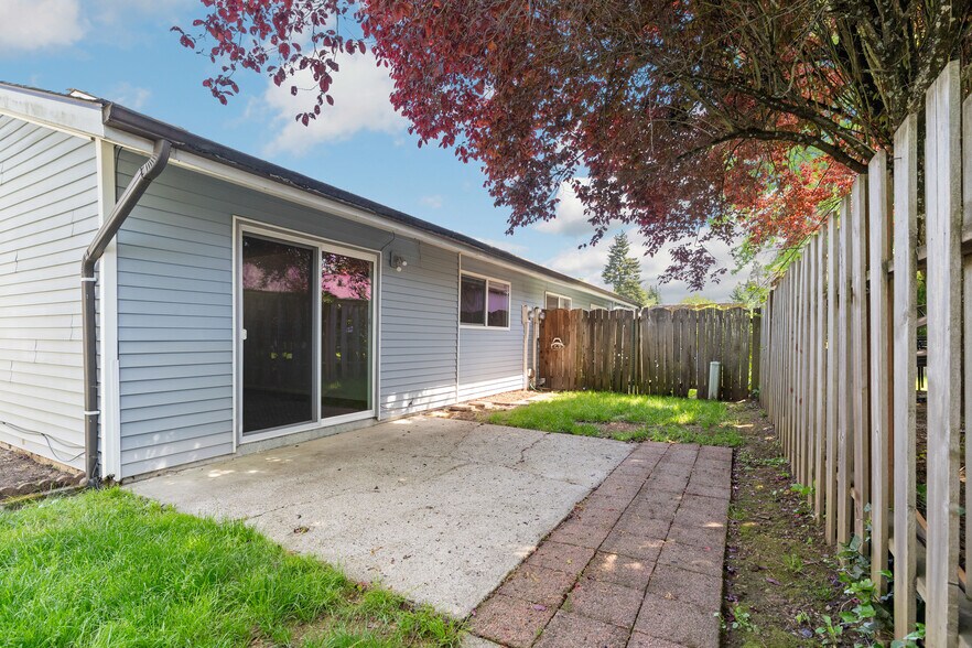 More Photos Of 110-162 NW 15th St, Gresham Apartments For Sale