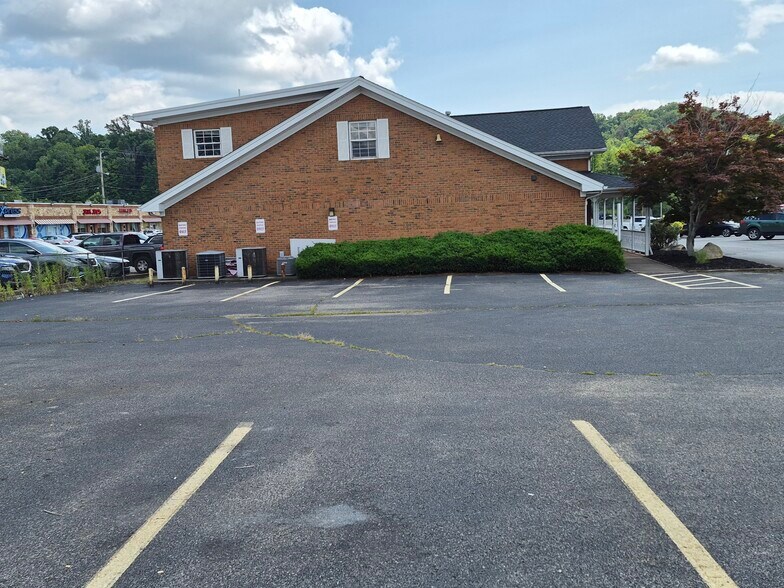 More Photos Of 4 Chateau Grove Ln, Barboursville Medical For Sale