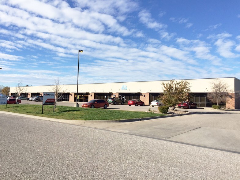 More Photos Of 7330 W 33rd St, Wichita Flex For Lease