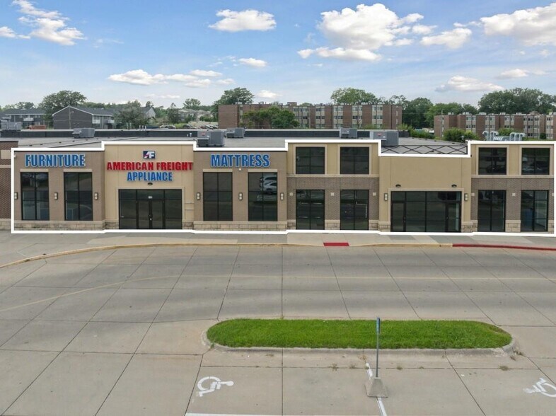 More Photos Of 2066-2080 E Ridgeway Ave, Waterloo Unknown For Lease