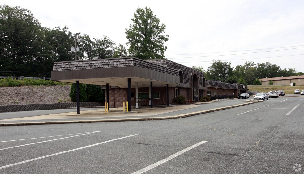 More Photos Of 18051-18139 Triangle Shopping Plz, Dumfries Unknown For Lease