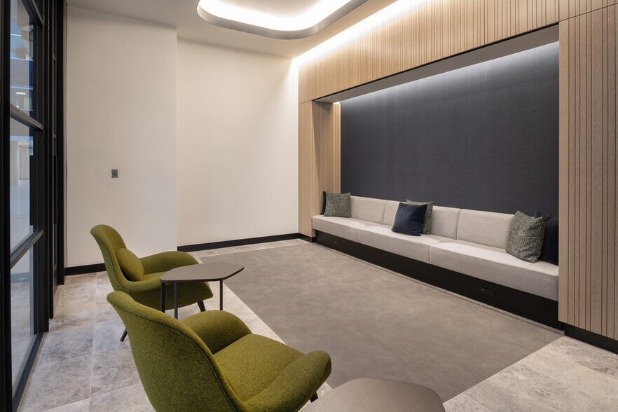 More Photos Of 2000 Pennsylvania Ave NW, Washington Office For Lease