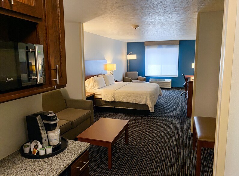 More Photos Of 4020 S Grand Ave, York Hospitality For Sale