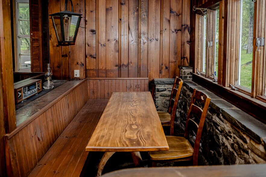 More Photos Of 2735 PA-390, Canadensis Hospitality For Sale