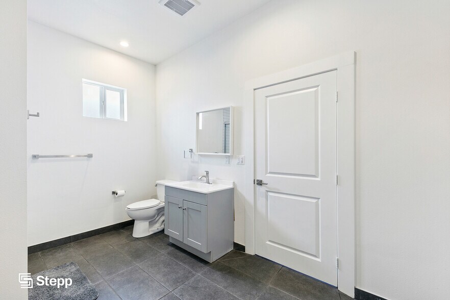 More Photos Of 1038 E 53rd St, Los Angeles Apartments For Sale