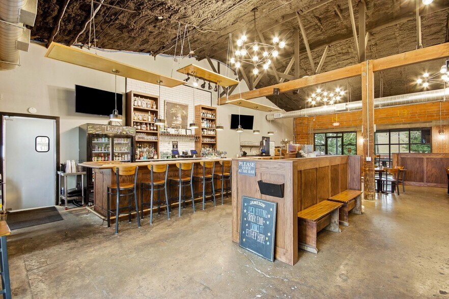 More Photos Of 806 S 2nd St, Abilene Light Distribution For Lease