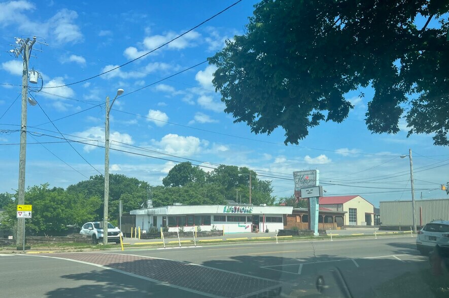 More Photos Of 910 51st Ave N, Nashville Auto Repair For Sale