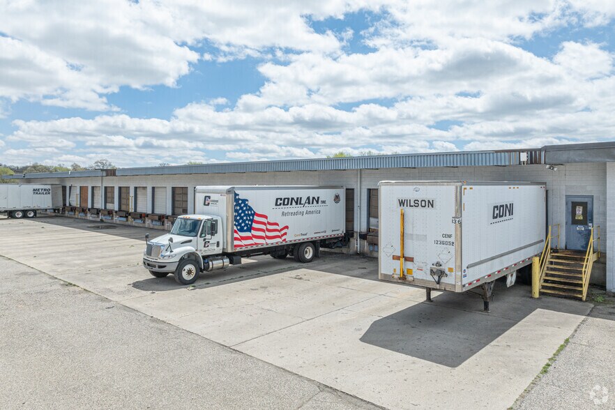 More Photos Of 3890 Eastern Ave SE, Grand Rapids Truck Terminal For Sale