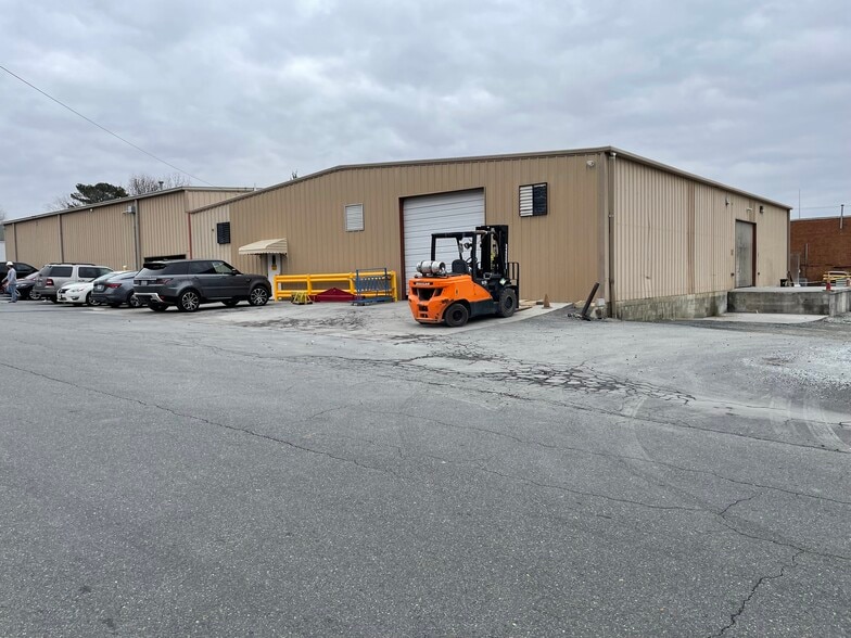 More Photos Of 106 Griffith Plaza Dr, Winston-Salem Warehouse For Sale