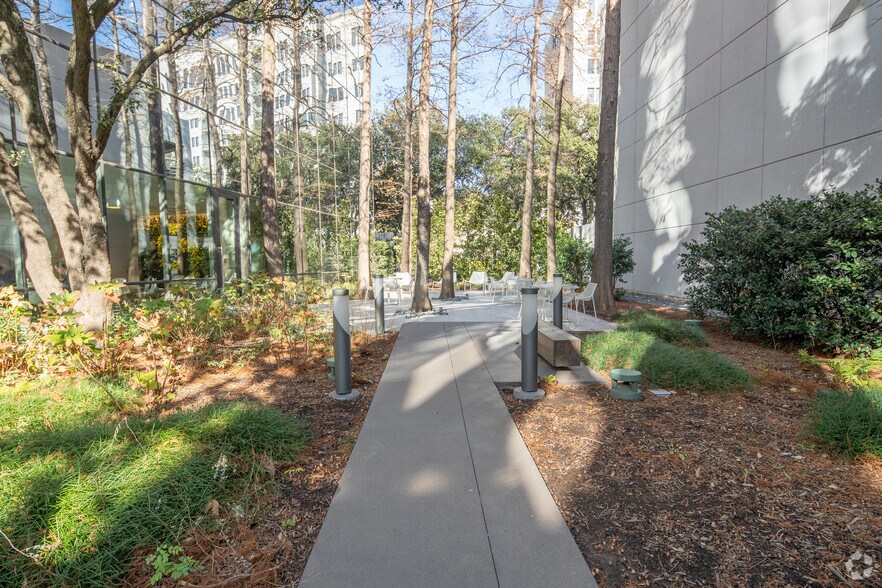 More Photos Of 3500 Maple Ave, Dallas Office For Lease