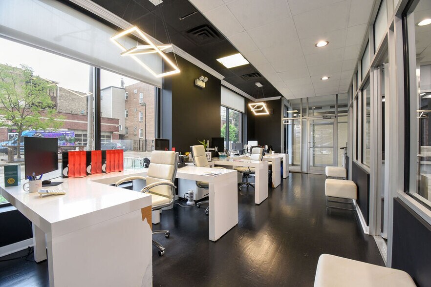 More Photos Of 2101 W Division St, Chicago Storefront Retail Residential For Lease