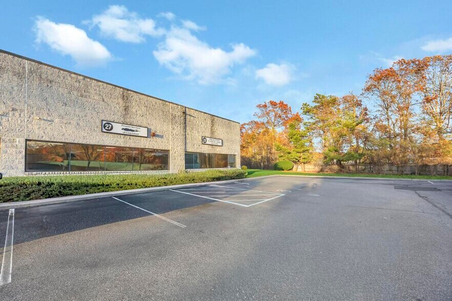 More Photos Of 2231 Fifth Ave, Ronkonkoma Warehouse For Lease
