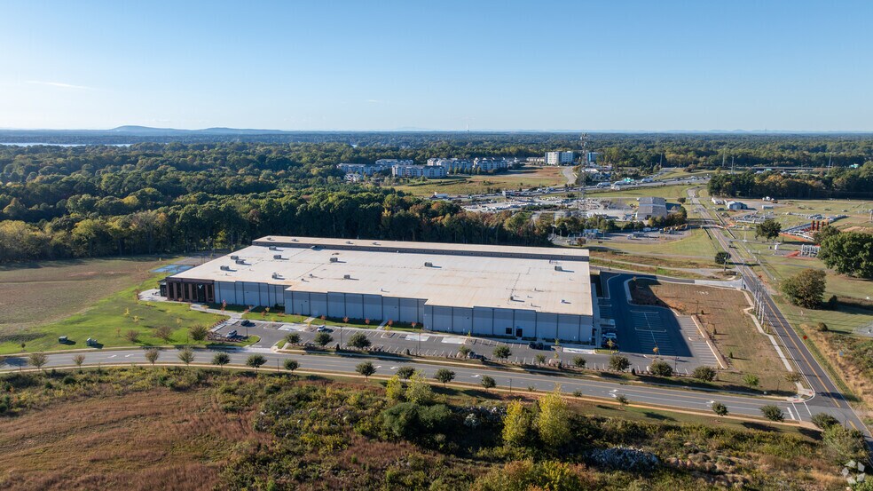 More Photos Of 110 Langtree Campus Dr, Mooresville Showroom For Lease