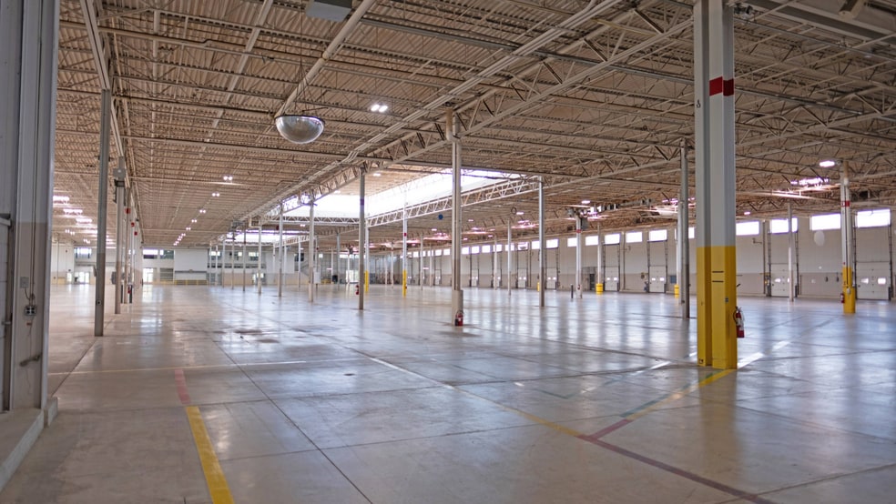 More Photos Of 13467 Quincy St, Holland Distribution For Lease