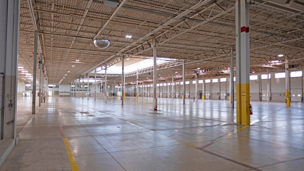 More Photos Of 13467 Quincy St, Holland Distribution For Lease
