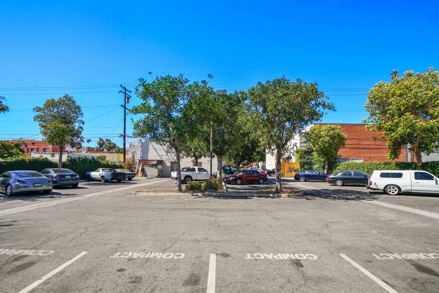 More Photos Of 2934 E Florence Ave, Huntington Park Storefront Retail Residential For Lease