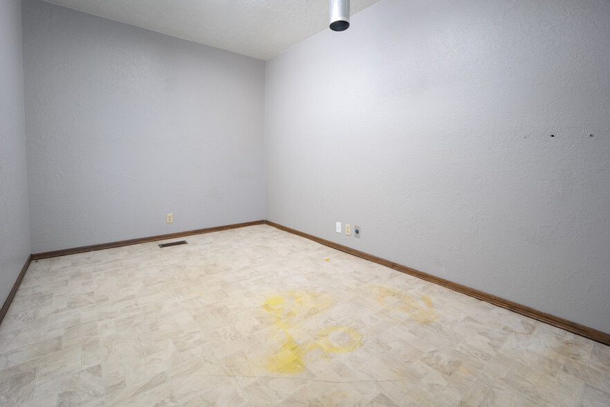 More Photos Of 1108 N Washington St, Weatherford Medical For Sale