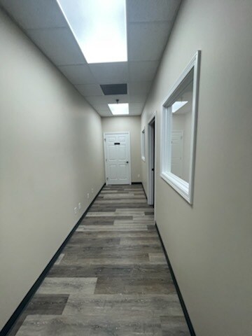More Photos Of 907 N Bluff Rd, Collinsville Flex For Lease