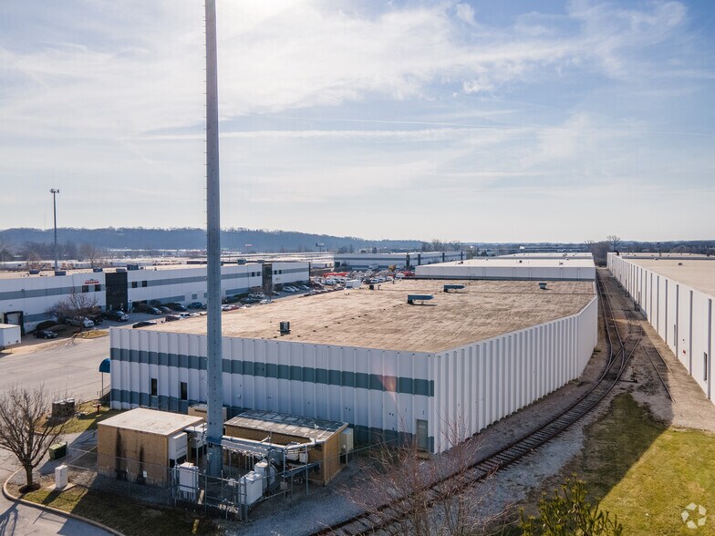 More Photos Of 2012 Corporate 44 Dr, Fenton Unknown For Lease