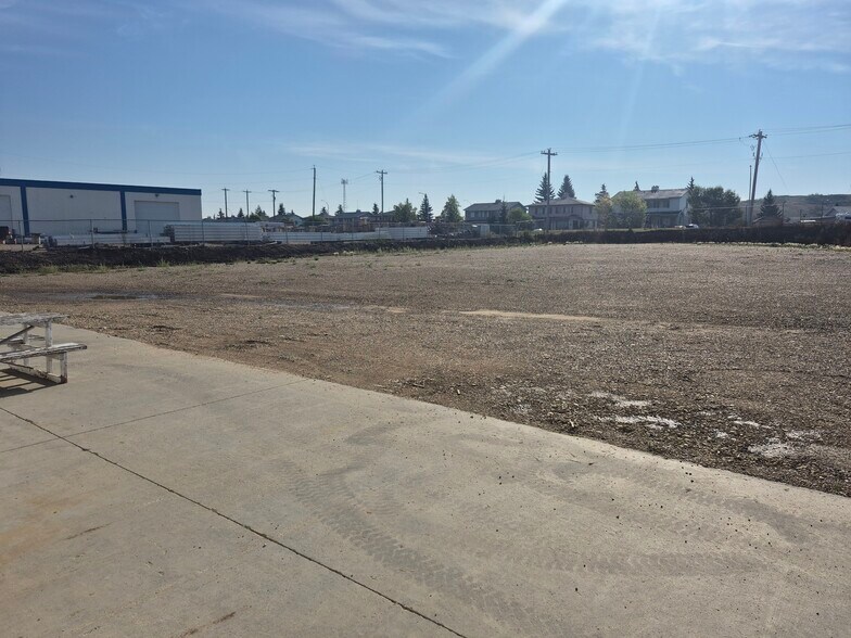 More Photos Of 8101 102 Ave, Peace River Warehouse For Lease