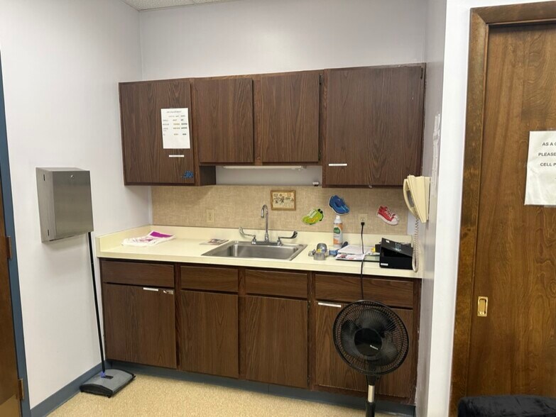 More Photos Of 2708 McGraw Dr, Bloomington Medical For Sale