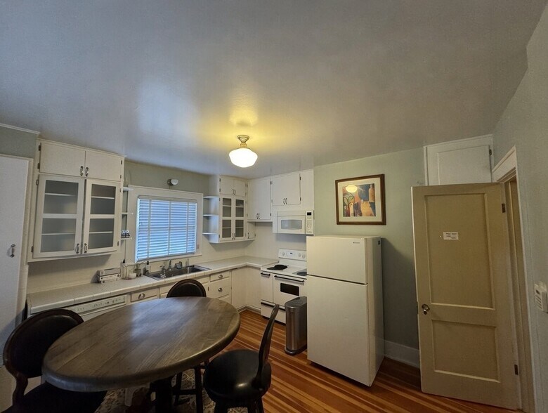 More Photos Of 1410 River Rd, Eugene Office For Lease