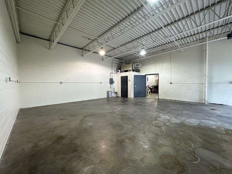 More Photos Of 536 N Beech St, Lansing Self Storage For Sale