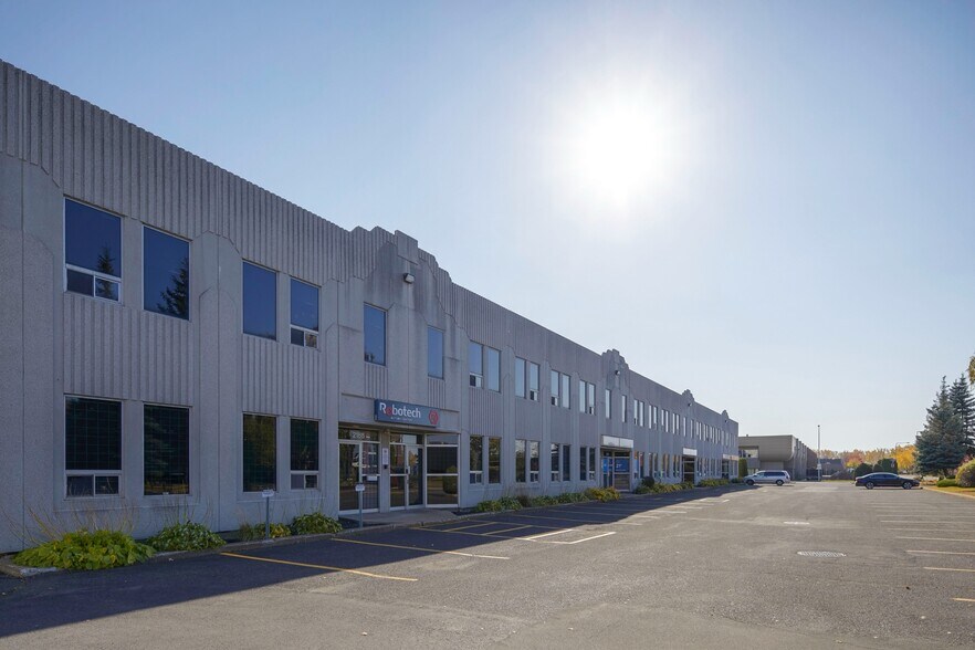 More Photos Of 2156-2168 Rue de la Province, Longueuil Light Distribution For Lease