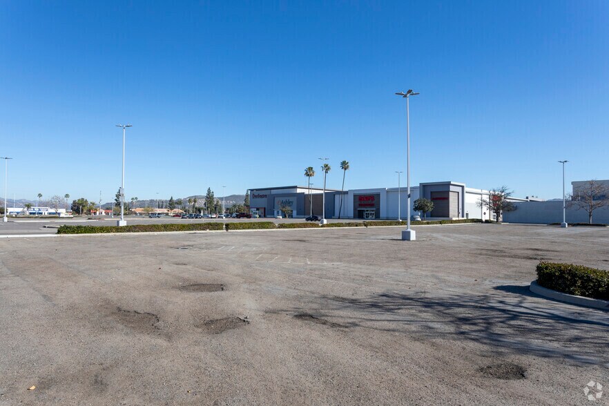 More Photos Of 415-761 Parkway Plaza, El Cajon Unknown For Lease